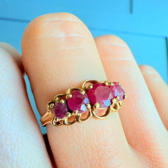 Estate 10K Solid Gold 1.6 TCW Natural Ruby 5Stone Channel Set Ring JCM Mauritius - Picture 5 of 11